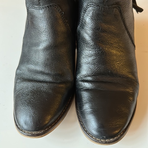 Urban Outfitters Heeled Black Booties - Picture 5 of 6